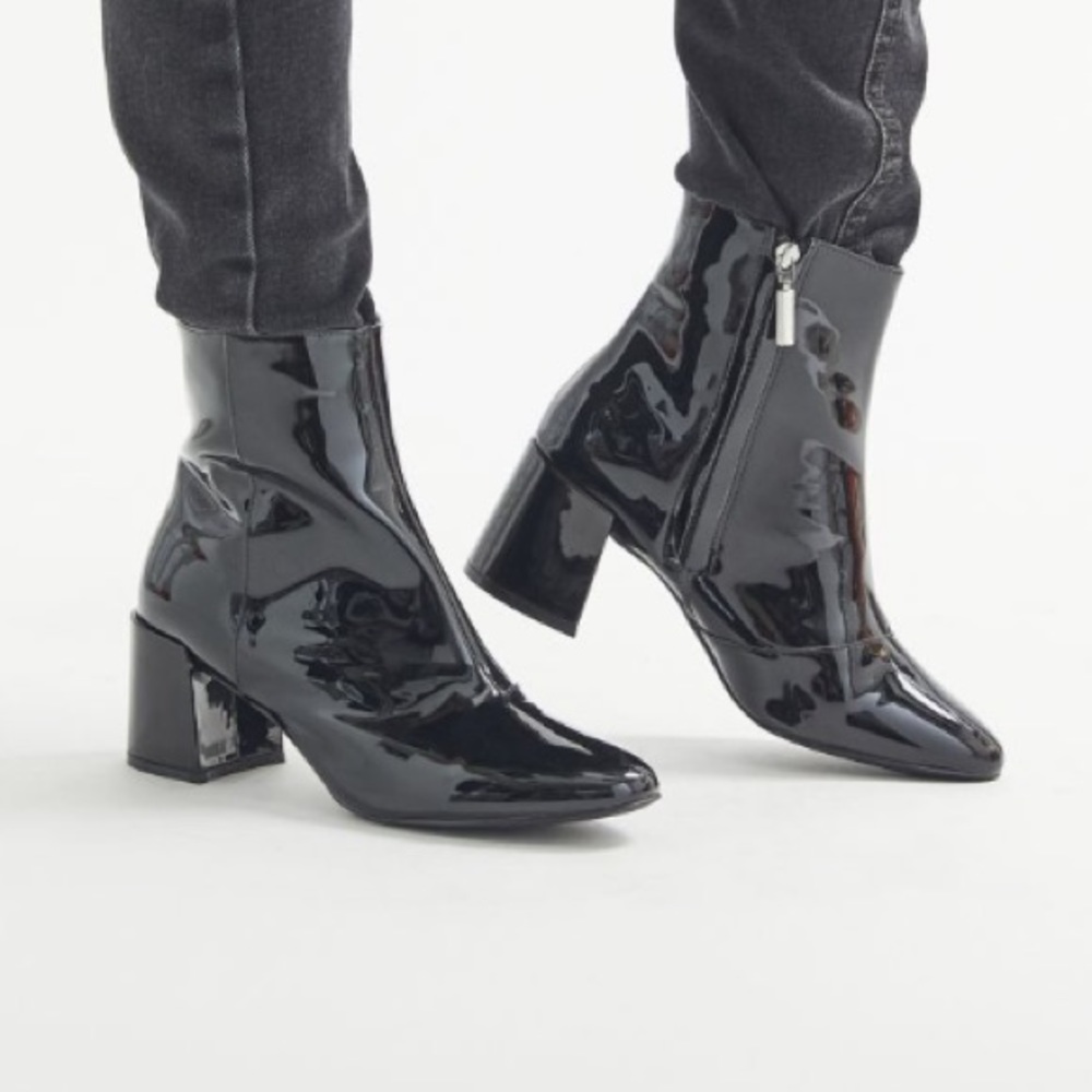 URBAN OUTFITTERS Kaya Femme Black Booties
